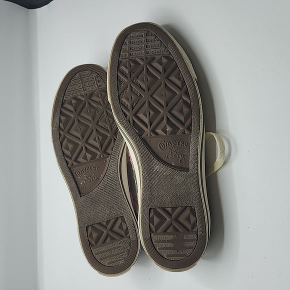 Converse size 8.5 women's shoes - Picture 7 of 7